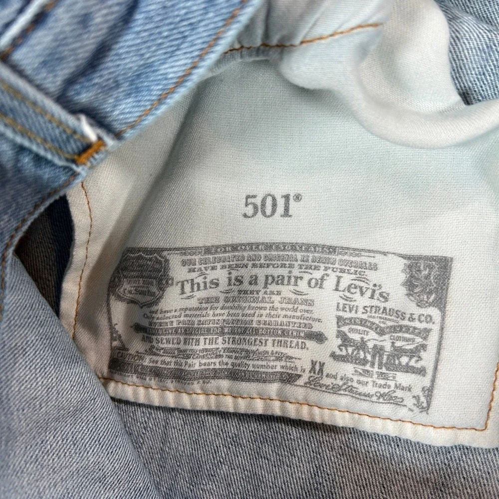 Levis 501 Original Fit Mens Light Wash Blue Denim Jeans 38x30 Button Fly